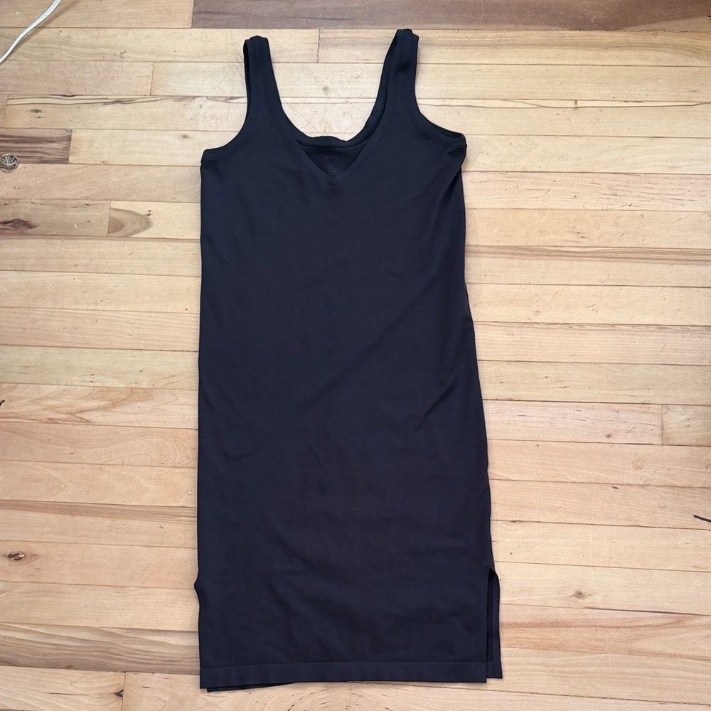 Yummie Black Sleeveless 2 way dress with side slits. Either scoop neck or v neck
